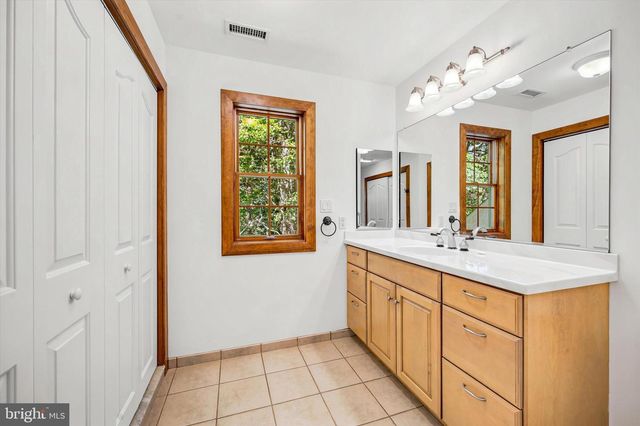 151 LINE RD, Malvern, PA 19355