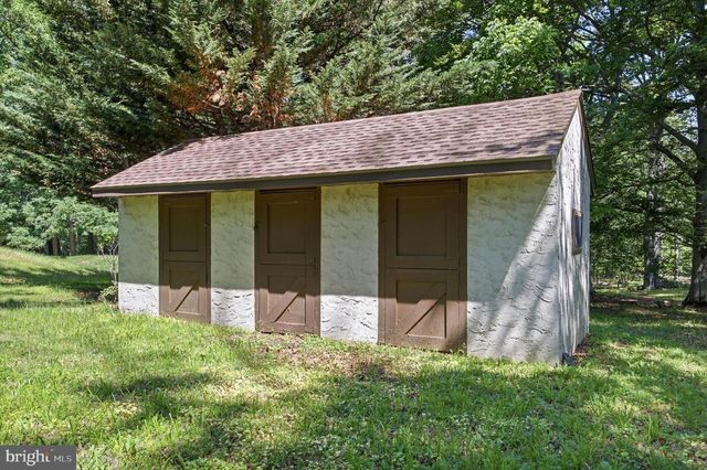 151 LINE RD, Malvern, PA 19355