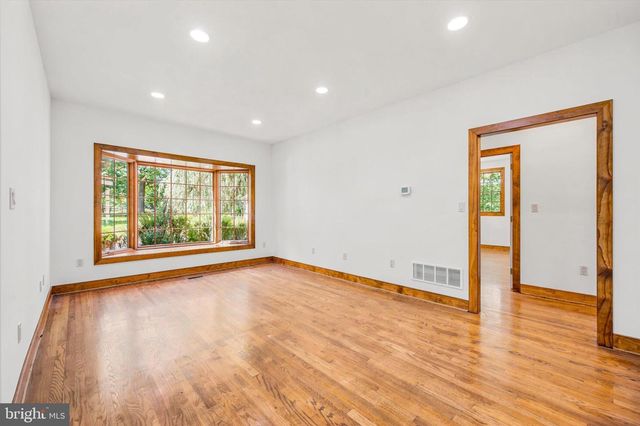 151 LINE RD, Malvern, PA 19355