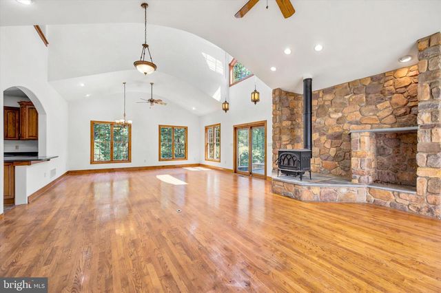 151 LINE RD, Malvern, PA 19355
