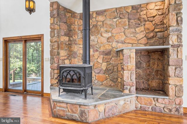 151 LINE RD, Malvern, PA 19355