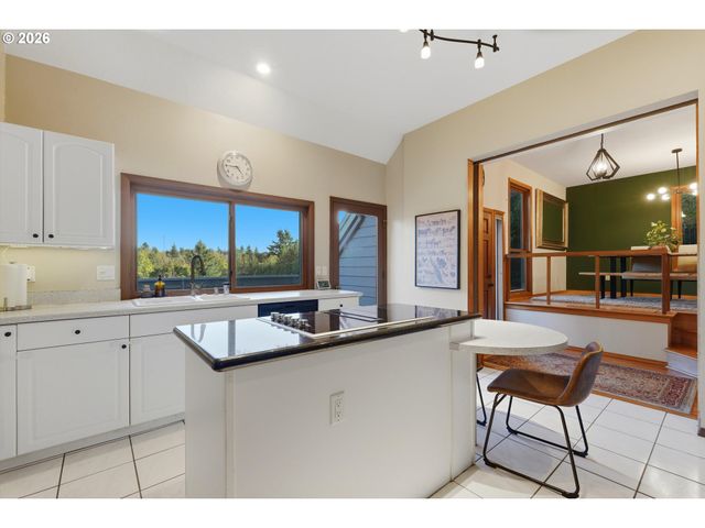 12 SAINT HELENS Cir, Lake Oswego, OR 97035