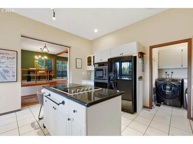12 SAINT HELENS Cir, Lake Oswego, OR 97035