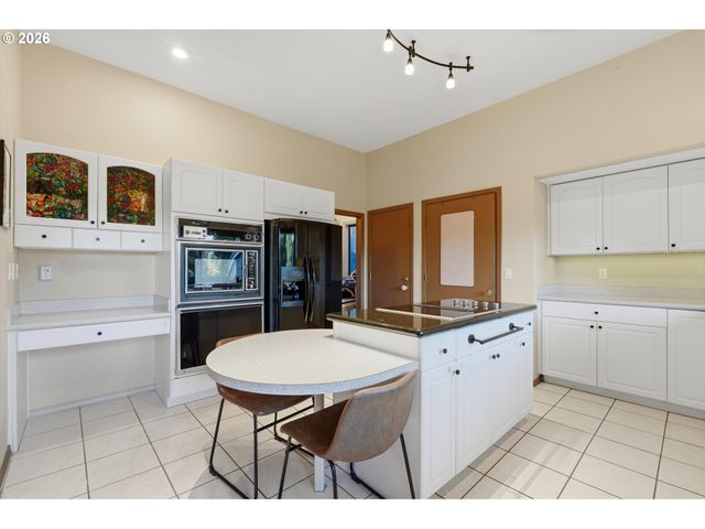 12 SAINT HELENS Cir, Lake Oswego, OR 97035
