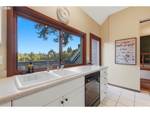 12 SAINT HELENS Cir, Lake Oswego, OR 97035