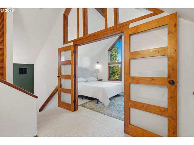 12 SAINT HELENS Cir, Lake Oswego, OR 97035