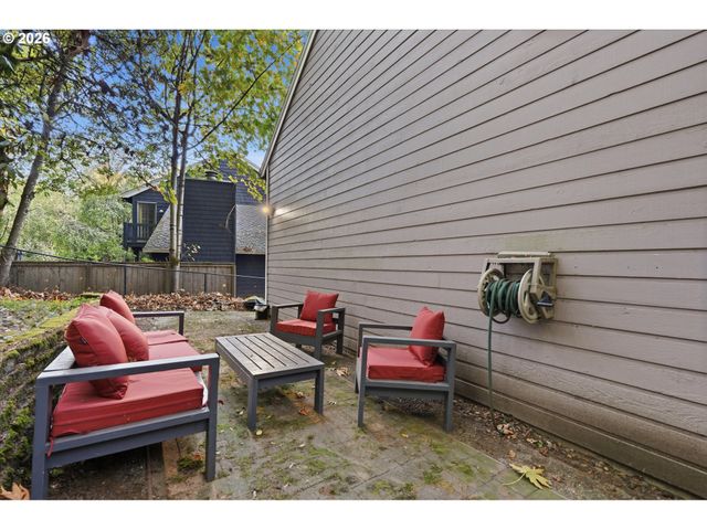 12 SAINT HELENS Cir, Lake Oswego, OR 97035