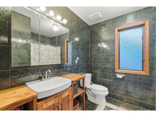 12 SAINT HELENS Cir, Lake Oswego, OR 97035