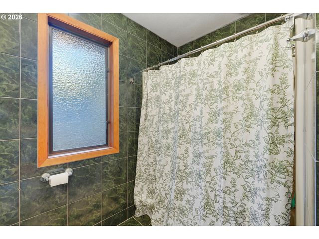 12 SAINT HELENS Cir, Lake Oswego, OR 97035