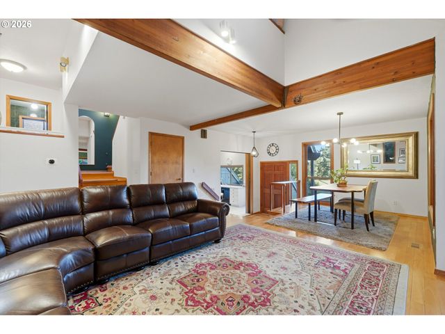 12 SAINT HELENS Cir, Lake Oswego, OR 97035