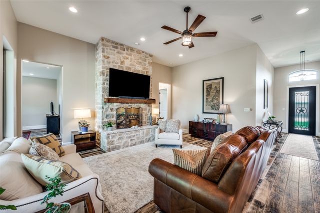 2165 Woodland Drive, Cross Roads, TX 76227