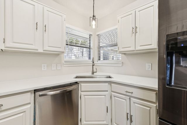 1213 Hillwood Way, Grapevine, TX 76051