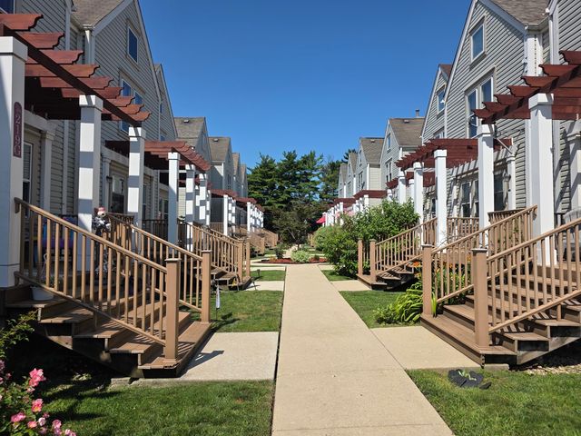 221 N Walnut Street H, Bensenville, IL 60106