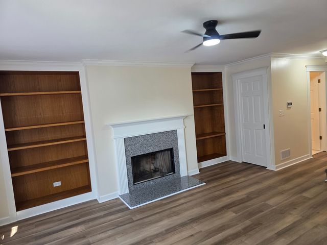 221 N Walnut Street H, Bensenville, IL 60106