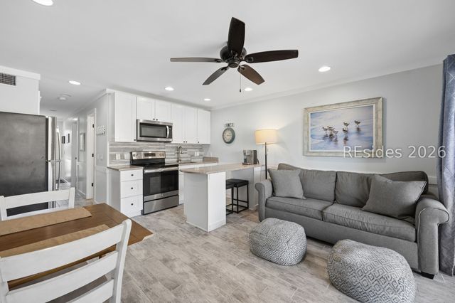 40 Folly Field Road B102, Hilton Head Island, SC 29928