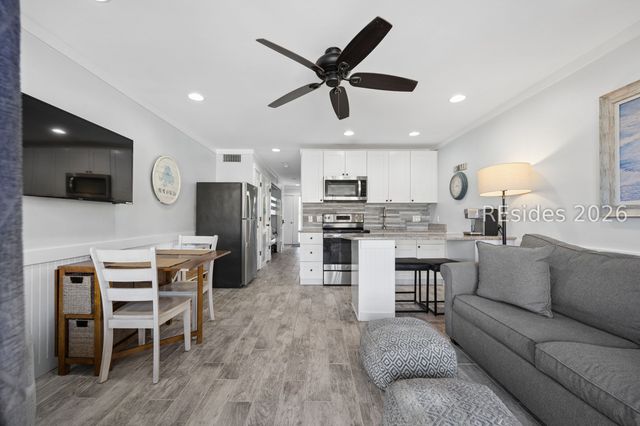 40 Folly Field Road B102, Hilton Head Island, SC 29928
