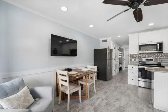 40 Folly Field Road B102, Hilton Head Island, SC 29928