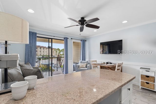40 Folly Field Road B102, Hilton Head Island, SC 29928