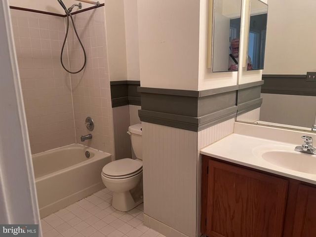 2 CHADWICK CT, Robbinsville, NJ 08691