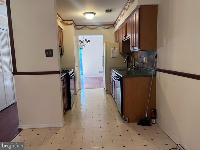 2 CHADWICK CT, Robbinsville, NJ 08691