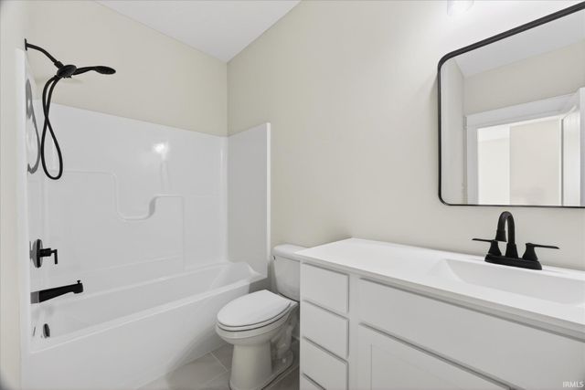 7655 W Julia Drive, Ellettsville, IN 47429