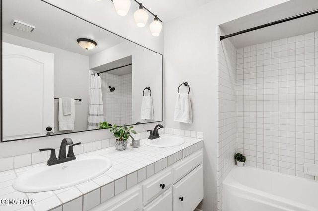 335 Medea Creek Lane, Oak Park, CA 91377