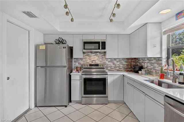940 17th ST SW, Naples, FL 34117