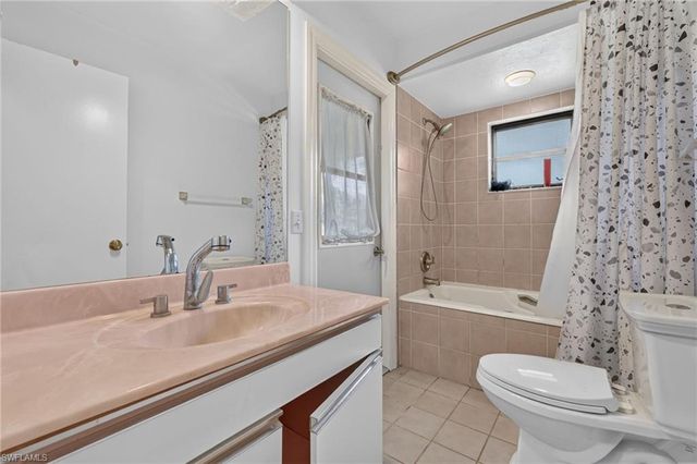 940 17th ST SW, Naples, FL 34117