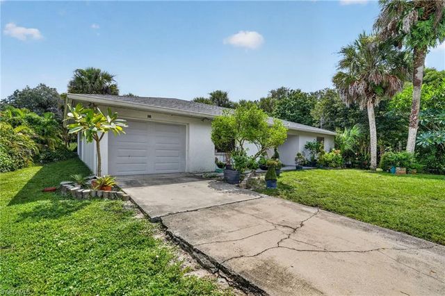 940 17th ST SW, Naples, FL 34117