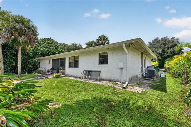 940 17th ST SW, Naples, FL 34117