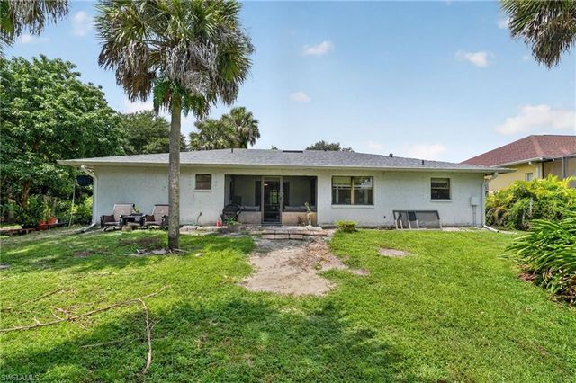 940 17th ST SW, Naples, FL 34117