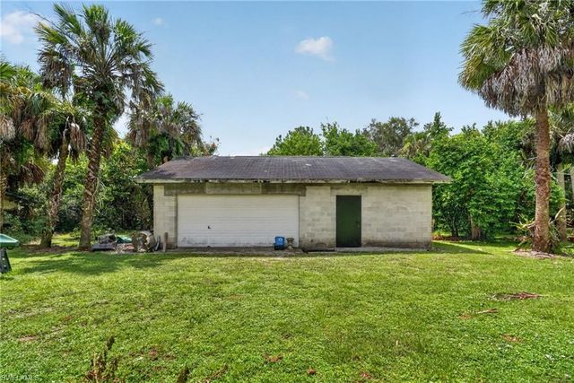 940 17th ST SW, Naples, FL 34117