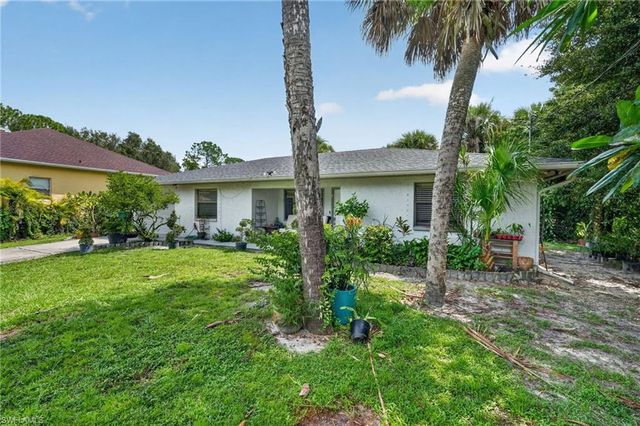 940 17th ST SW, Naples, FL 34117