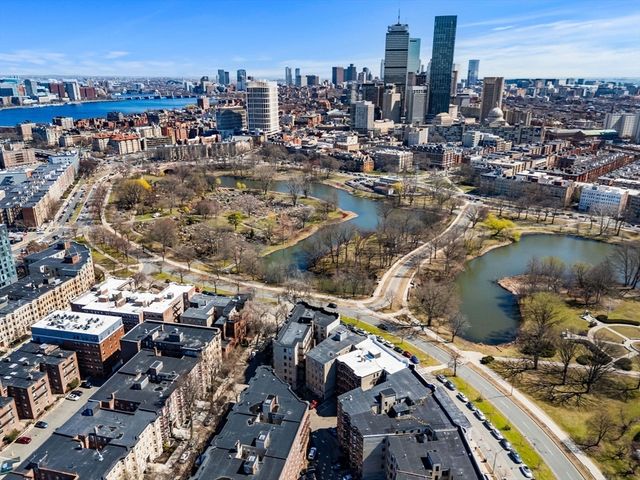 51 Park Dr 9, Boston, MA 02215
