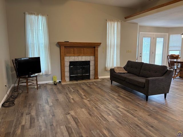 1907 Deerbrook Lane, Emporia, KS 66801