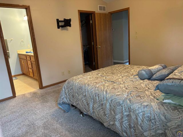 1907 Deerbrook Lane, Emporia, KS 66801