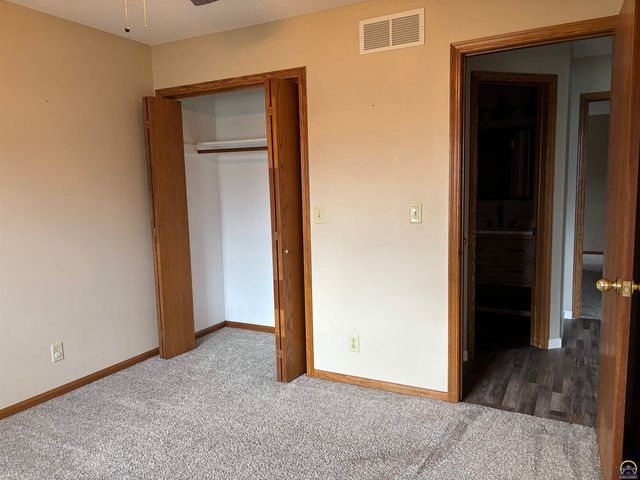 1907 Deerbrook Lane, Emporia, KS 66801