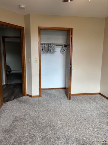 1907 Deerbrook Lane, Emporia, KS 66801