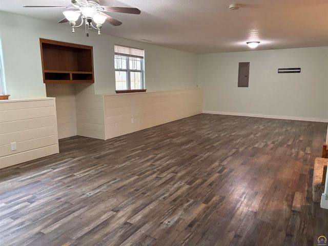 1907 Deerbrook Lane, Emporia, KS 66801