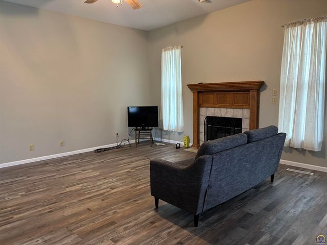 1907 Deerbrook Lane, Emporia, KS 66801