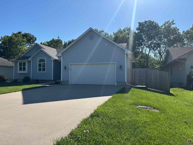 1907 Deerbrook Lane, Emporia, KS 66801