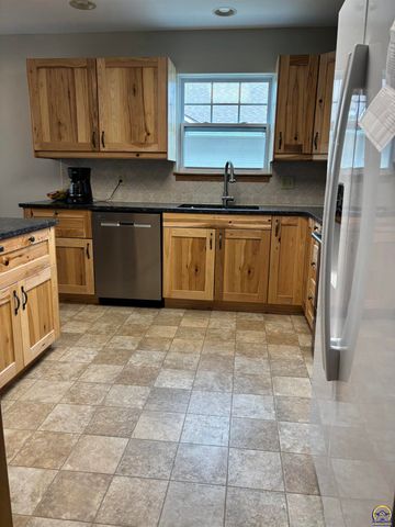 1907 Deerbrook Lane, Emporia, KS 66801