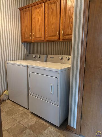 1907 Deerbrook Lane, Emporia, KS 66801