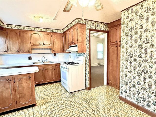 87 Hathaway St 1, New Bedford, MA 02746