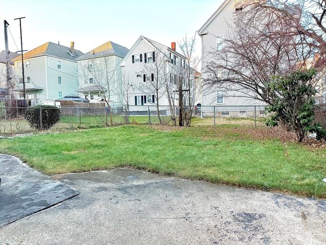 87 Hathaway St 1, New Bedford, MA 02746