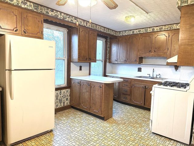 87 Hathaway St 1, New Bedford, MA 02746