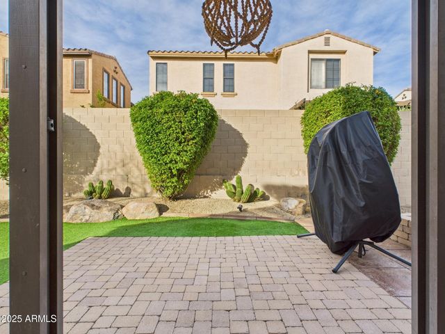 2326 W SLEEPY RANCH Road, Phoenix, AZ 85085