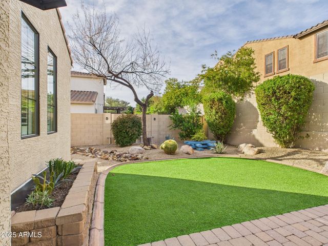 2326 W SLEEPY RANCH Road, Phoenix, AZ 85085