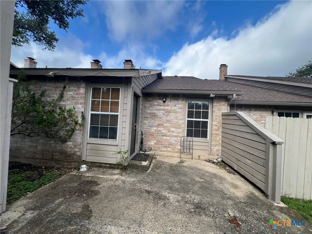 46 Oak Villa Road, Canyon Lake, TX 78133