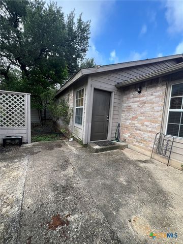 46 Oak Villa Road, Canyon Lake, TX 78133